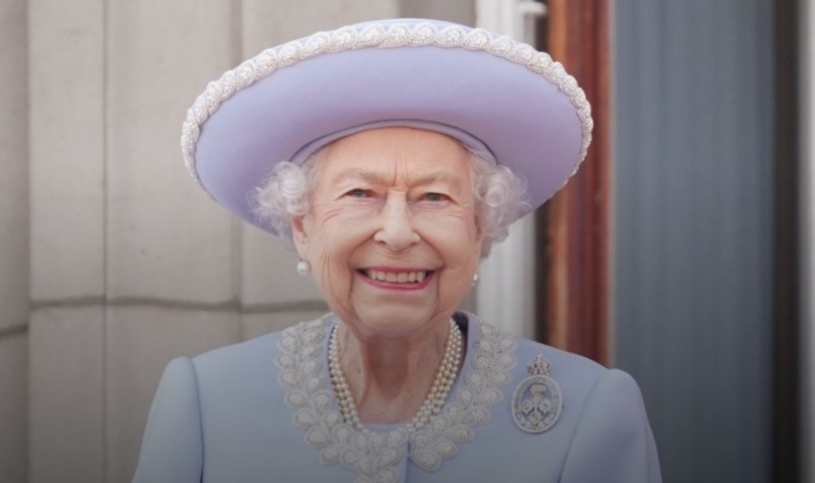 Британската кралица заяви, че е била трогната от огромния брой хора, участвали в тържествата